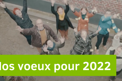 Nos voeux pour 2022, photo de l'équipe qui saute de joie.